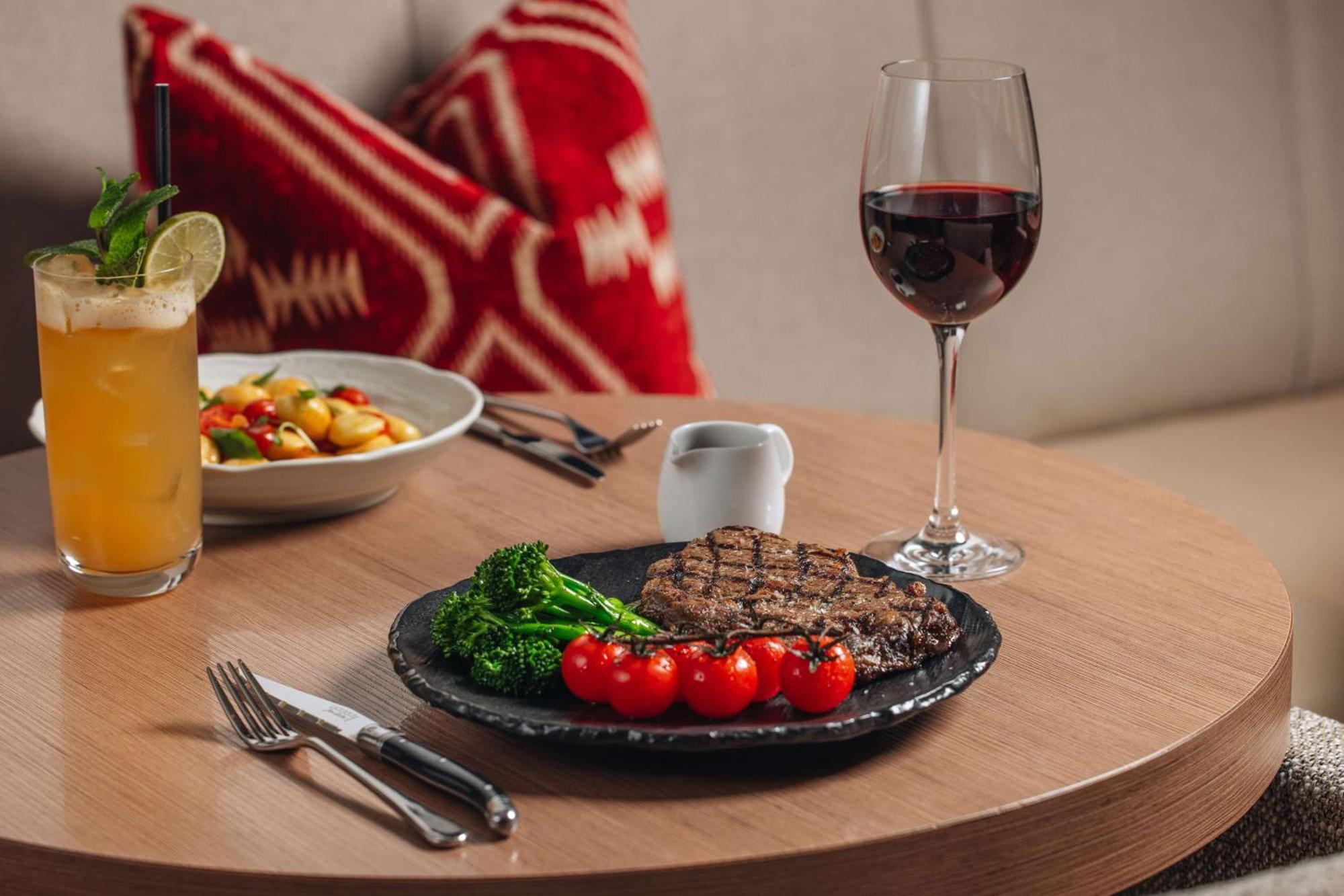 Radisson Blu Hotel, Tottenham Court Road 4*
