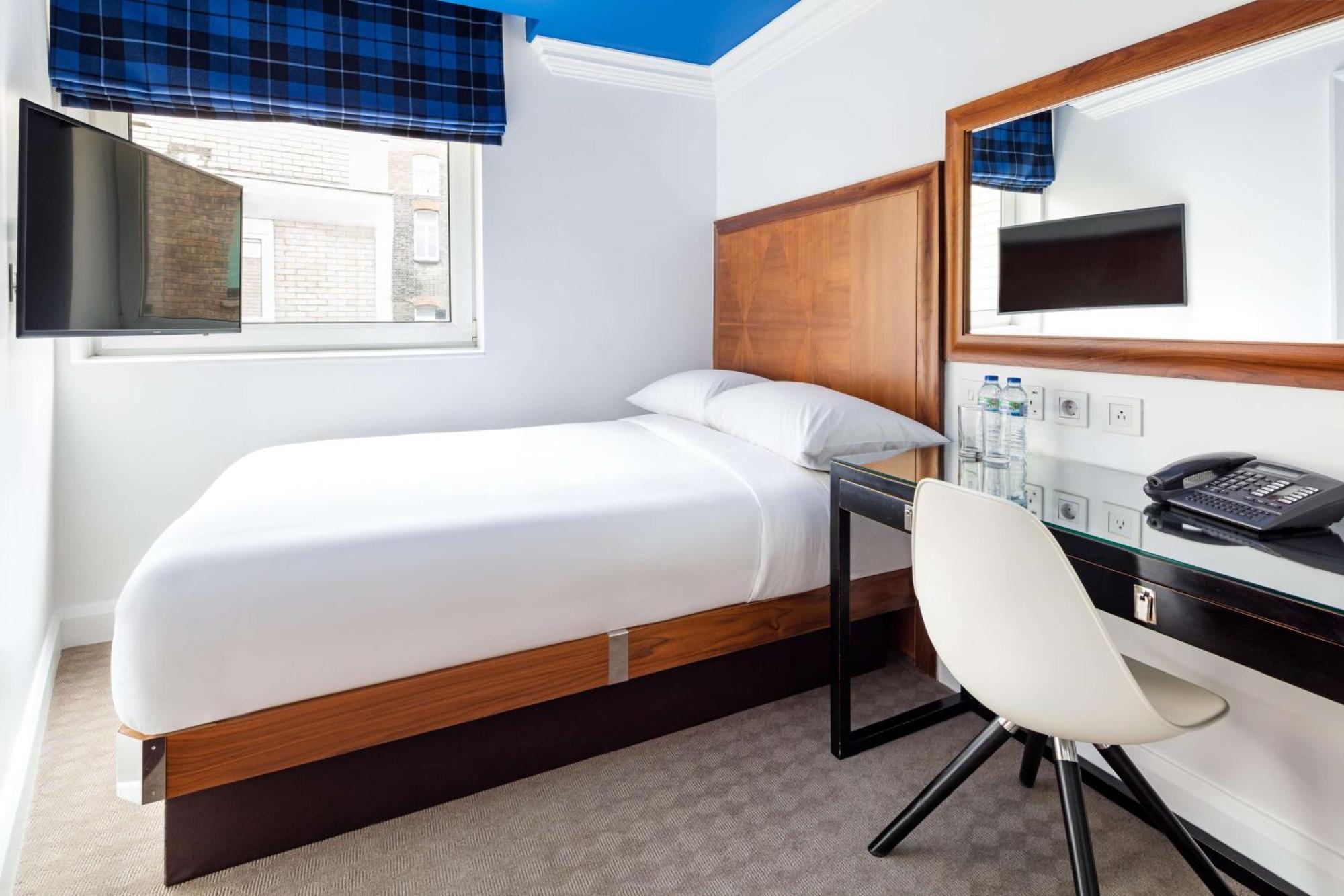 Radisson Blu Hotel, Tottenham Court Road Hotel